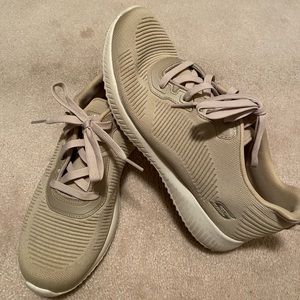 Women’s sketchers sneakers size 10